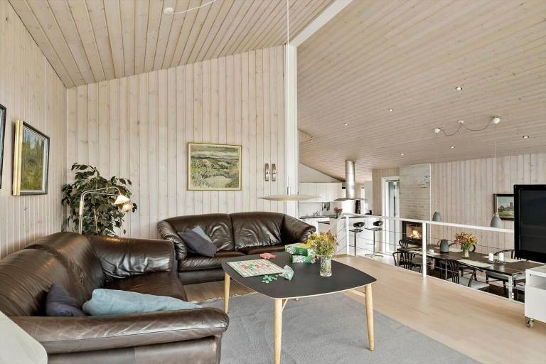 Child-friendly spacious vacation home with terrace & BBQ | Sea view | Dogs allowed — photo 5