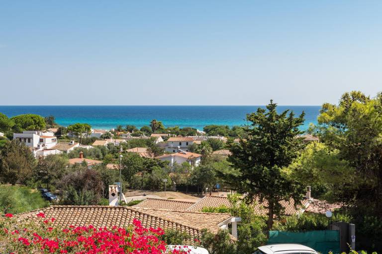 Vacation home with barbeque, terrace & garden | Sea view | Beach nearby | Pet-friendly in Muravera