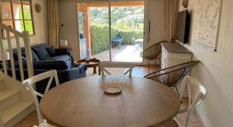 Vacation home with pool — photo 4