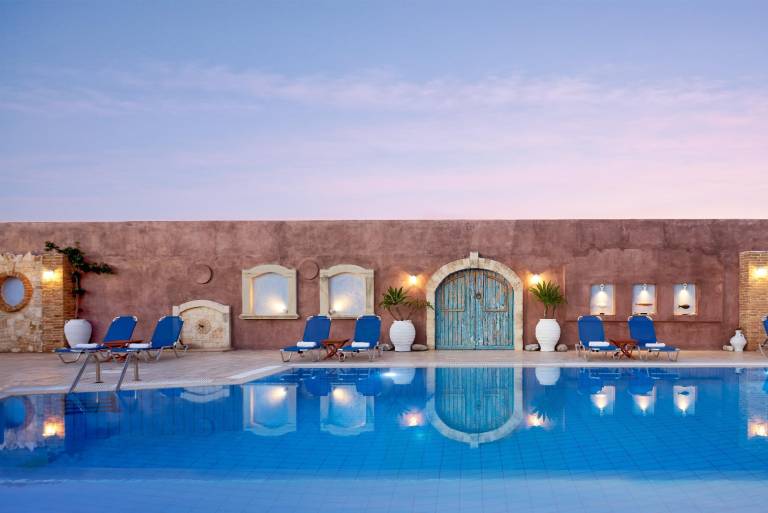 Pleasant serviced apartment with terrace, garden & pool | Beach nearby | Suitable for remote work | Pets allowed in Hersonissos