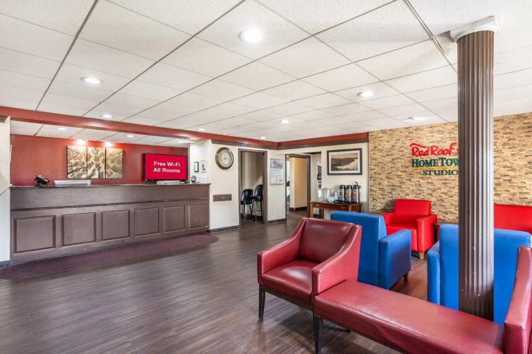 HomeTowne Studios Lancaster — photo 4