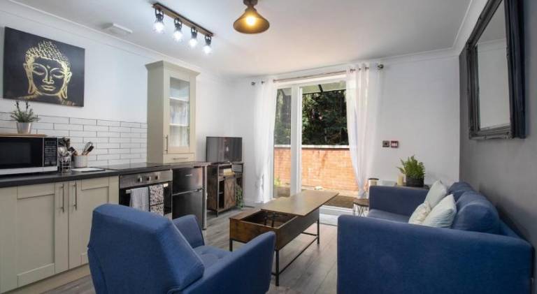 Flat 5 Willow Brook, Private Parking, WiFi, Garden View in Warwick