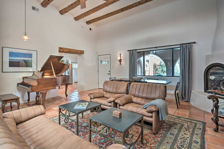 Adobe House w/ Patio - Walk to Dtwn Plaza & Shops! in Santa Fe