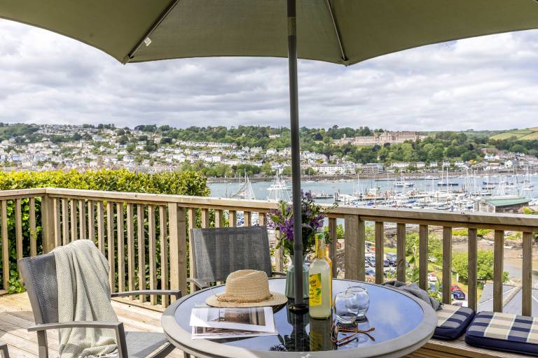 Fully equipped pleasant cottage with terrace | Water view | Pets are welcome in Dartmouth