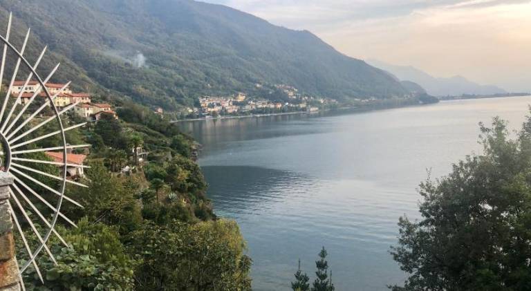 Apartment with hot tub, yard & terrace in Gravedona