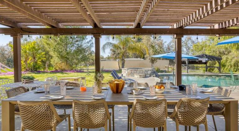 Big vacation home with hot tub & pool | Pet-friendly — photo 4