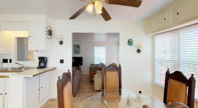 Vacation home with pool & jacuzzi — photo 3