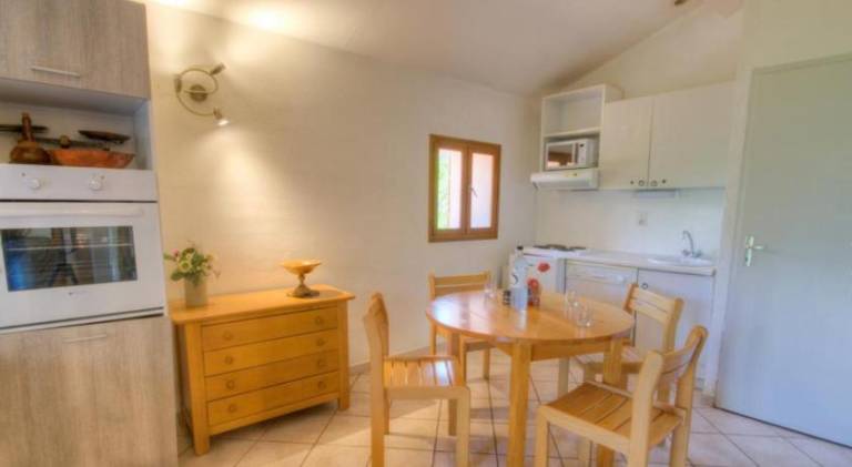 Holiday apartment with yard, terrace & BBQ — photo 4