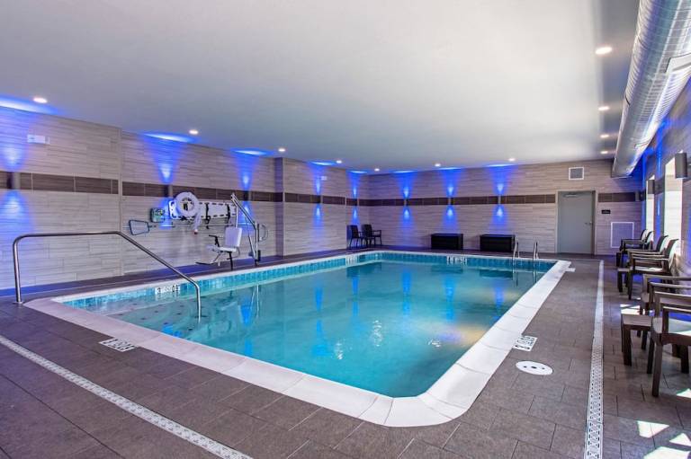 Comfort Suites Grove City Columbus South