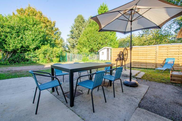 Gite with yard, grill & terrace — photo 3