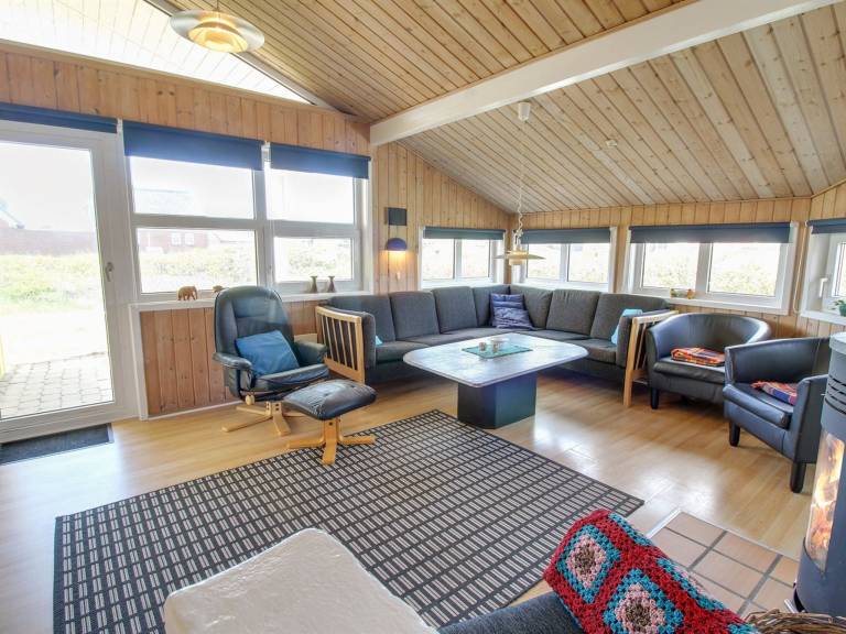 Vacation home with patio & sauna — photo 3