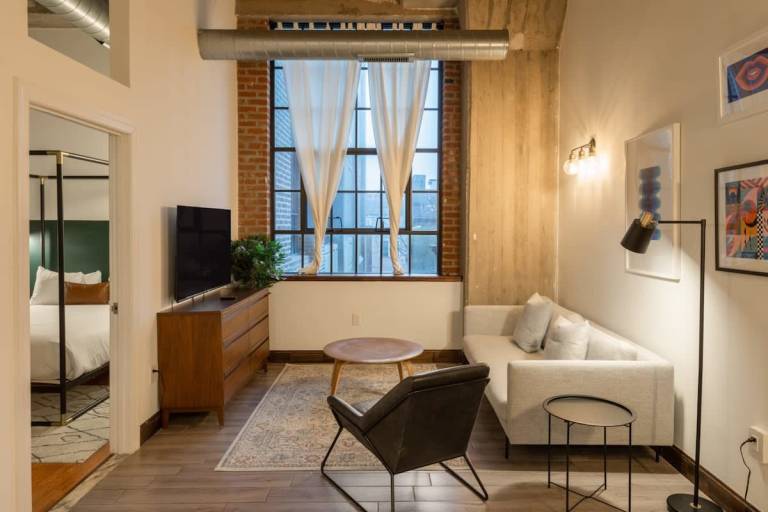 Sosuite 2BR Apt w W D Gym On site Restaurant