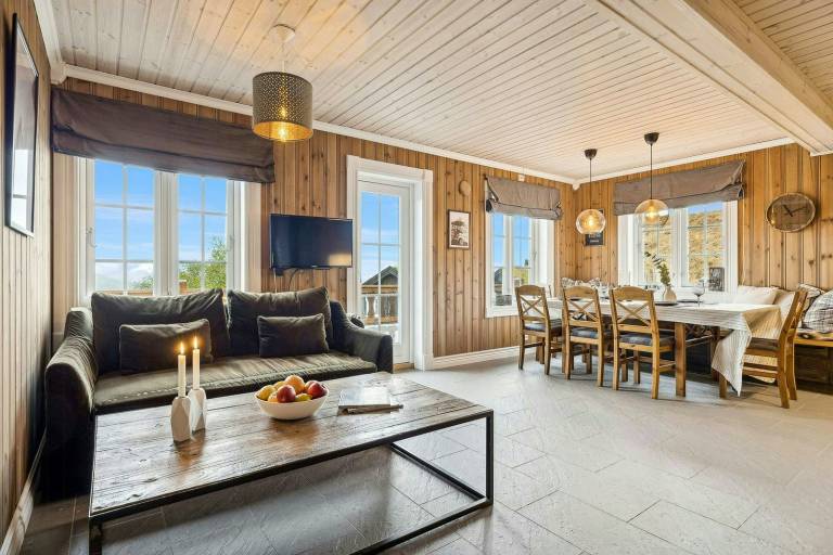 Family-friendly nice vacation home with yard & patio | Good for workation | Dogs allowed — photo 4