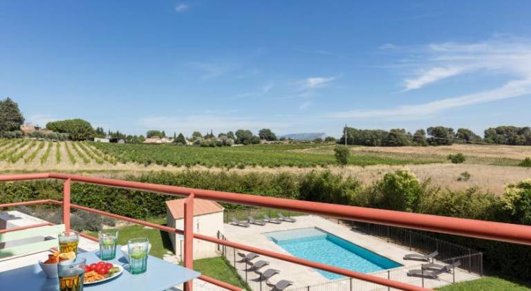 Serviced apartment with yard, pool & terrace | Pets are welcome — photo 4