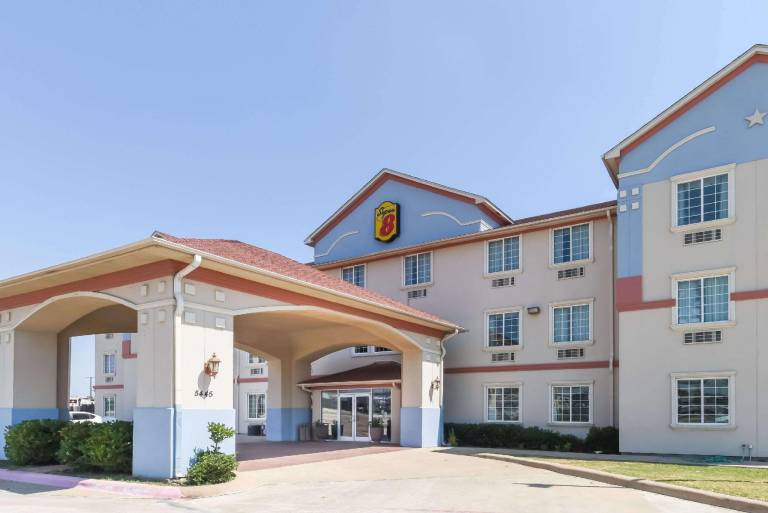 Super 8 By Wyndham Alvarado in Alvarado, TX