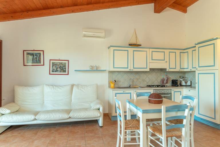 Fully equipped villa with fast internet, garden & terrace | City view | Dogs allowed — photo 4