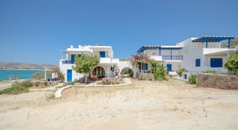 Child-friendly beautiful apartment with garden & terrace | Close to the beach | Pets are welcome in Naxos