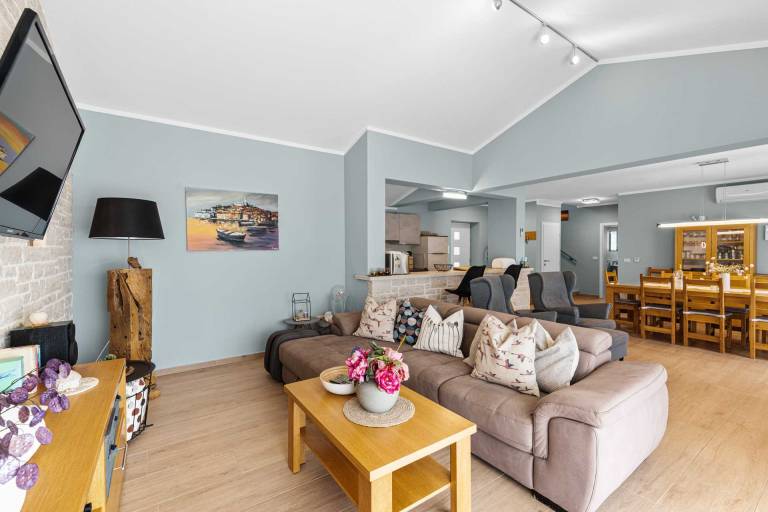 Villa with yard, BBQ & terrace — photo 4