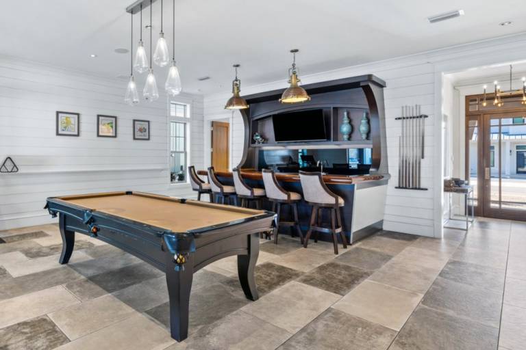 Family-oriented vacation home with grill, jacuzzi & private pool | Water view | Pets allowed — photo 5
