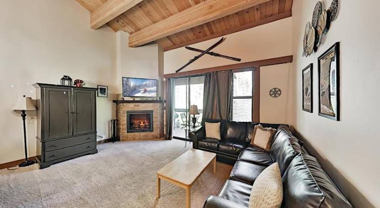Apartment with pool & hot tub in Truckee, CA
