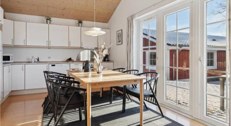 Charming house with hot tub & pool | Pet-friendly — photo 2