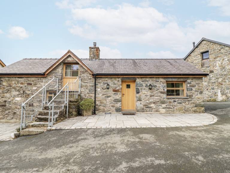 Cottage with garden, jacuzzi & barbecue — photo 2