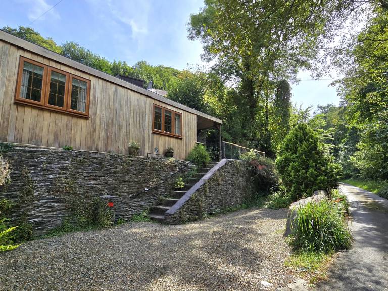 Cottage with garden — photo 3