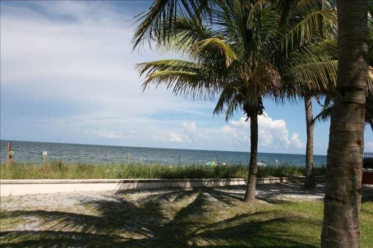 Apartment Key Biscayne