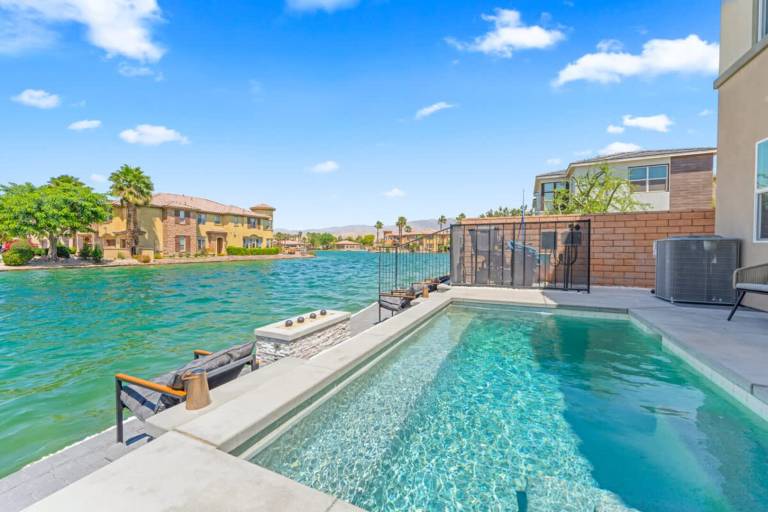 Vacation home with private pool — photo 3
