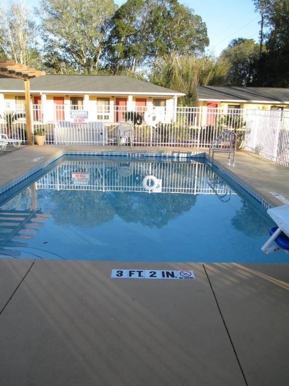 Americas Best Value Inn Starke — photo 2