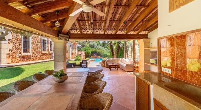 House with terrace, jacuzzi & grill — photo 2