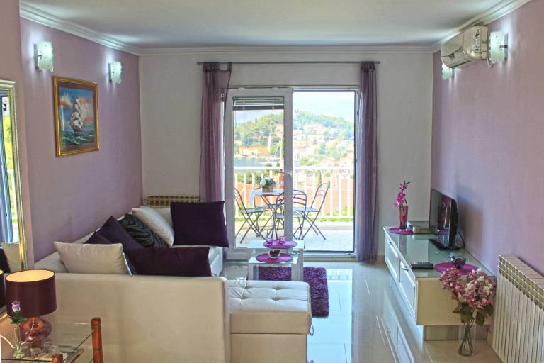Rental apartment with patio & barbecue | Sea view — photo 3