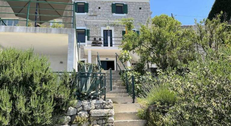 Vacation home with hot tub & pool | Dogs allowed in Tucepi