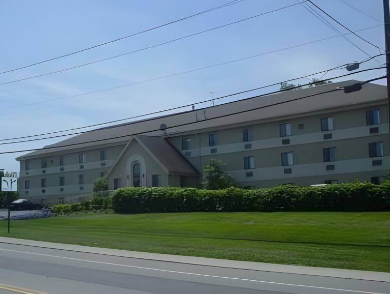 Crossland Economy Studios - Cincinnati/Springdale/Tri-County Mall in Sharonville, OH