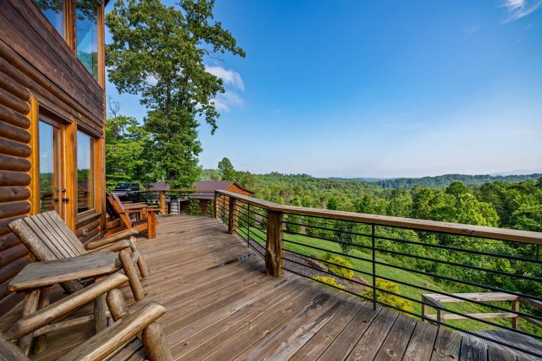 Cherokee Vista - Pet Friendly Mountain Views Hot Tub Shuffleboard Fire Pit — photo 2