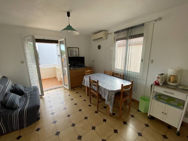 Apartment with 2 rooms for 5 persons — photo 3