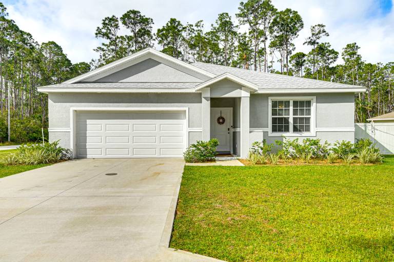 7 Mi to Flagler Beach: Breezy Stay w/ Pool Access! — photo 2