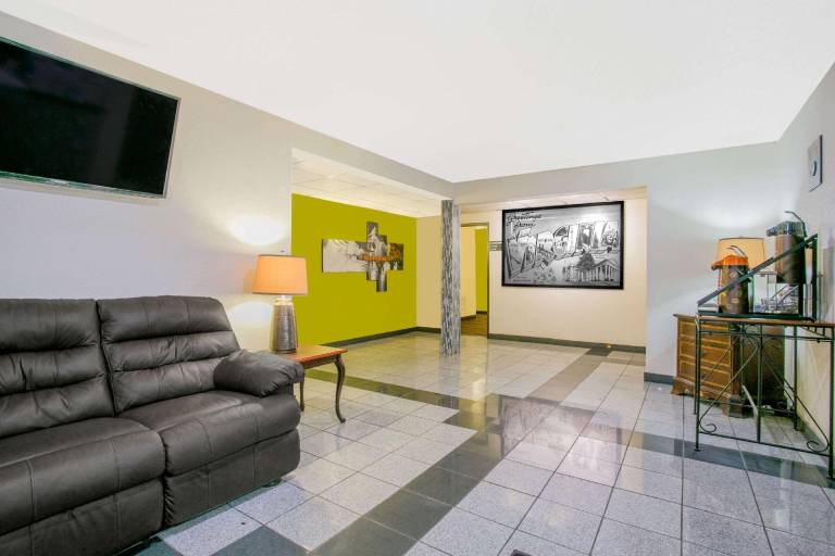Super 8 By Wyndham South Boston Va — photo 2