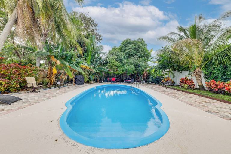 Cottage Lake Worth