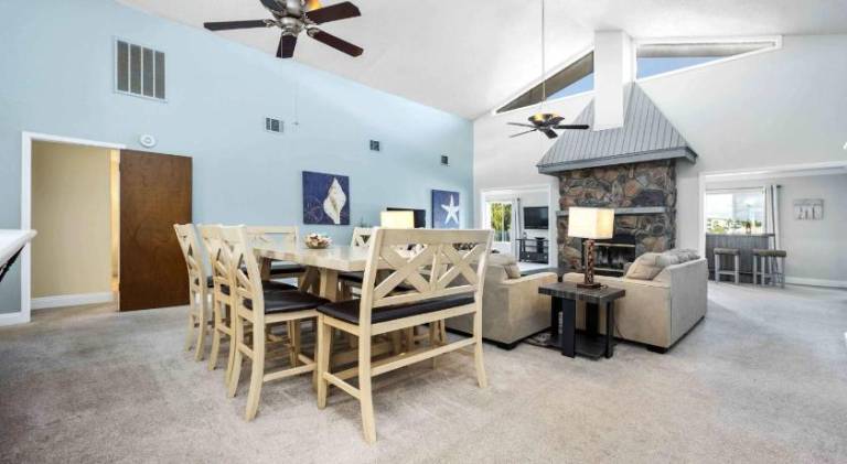 Ample vacation home with yard | Dogs allowed — photo 3