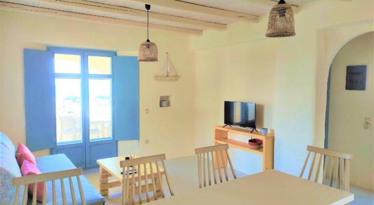 Rental apartment with yard & patio — photo 4