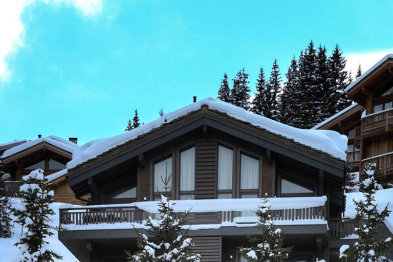 Lovely holiday apartment with pool & patio | Next to the ski | Pet-friendly in Courchevel