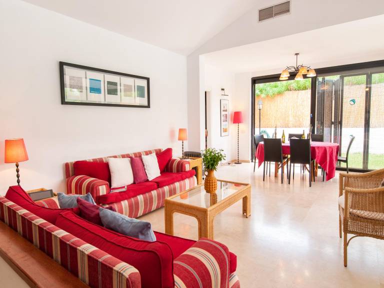 Fully equipped villa with private pool, barbeque & garden | Pets allowed — photo 4