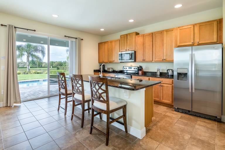 Family-friendly spacious vacation home with jacuzzi & private pool | Pet-friendly — photo 3