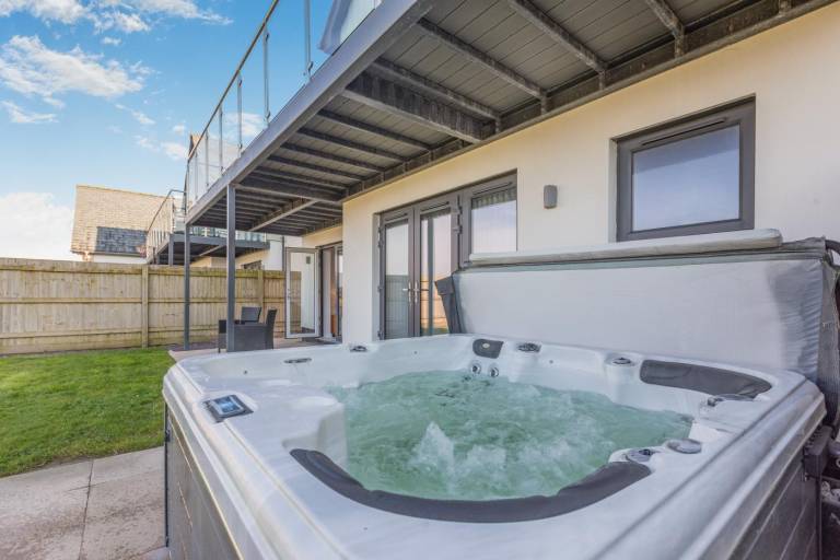 Fully equipped lovely cottage with barbecue, garden & jacuzzi | Water view | Pet-friendly — photo 3