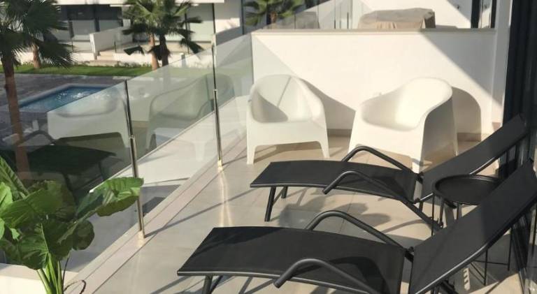 Holiday apartment with pool — photo 4