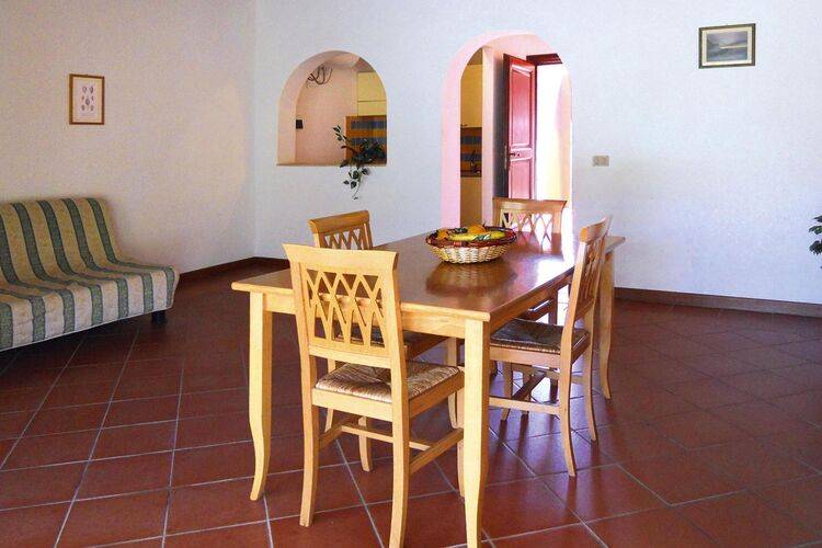 Holiday apartment with pool, patio & garden — photo 4