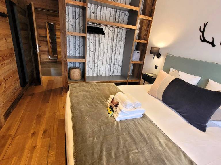 Chalet with hot tub & sauna — photo 5