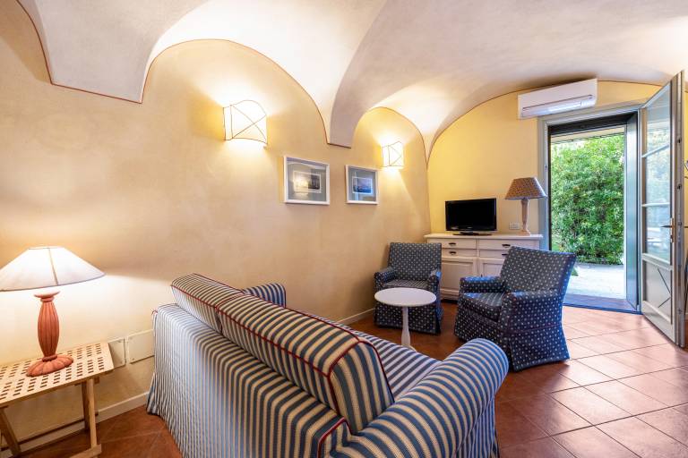 Apartment 'Antica Torre Cicerone' with Shared Pool, Wi-Fi and Air Conditioning — photo 5