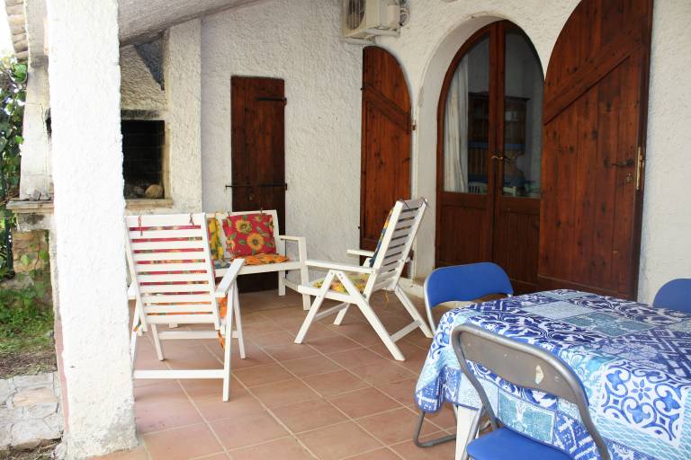 Vacation home with BBQ, garden & terrace | Garden view — photo 2